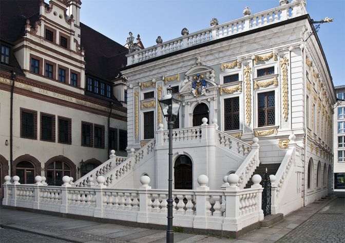 MUSIC SPEAKERS' CORNER